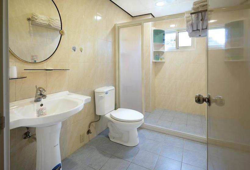 تختخواب و صبحانه Love Fun House