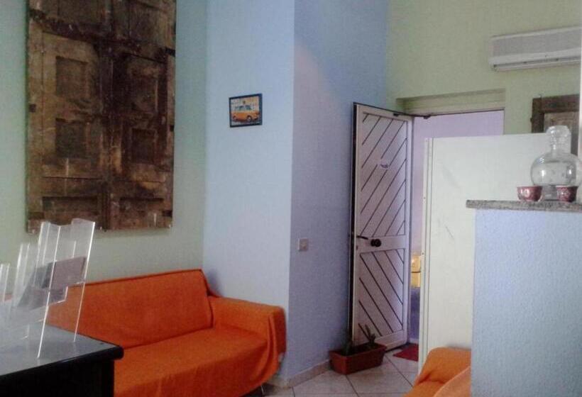 تختخواب و صبحانه Room In Bb   Bb Sciddicu Rooms, Lg