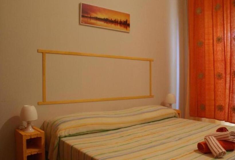 تختخواب و صبحانه Room In Bb   Bb Sciddicu Rooms, Lg