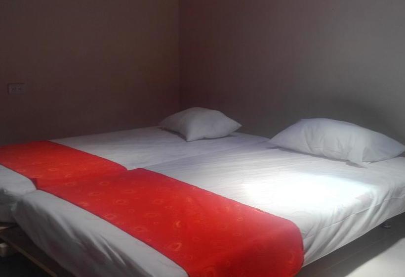 Backpackers And Travellers Hostel