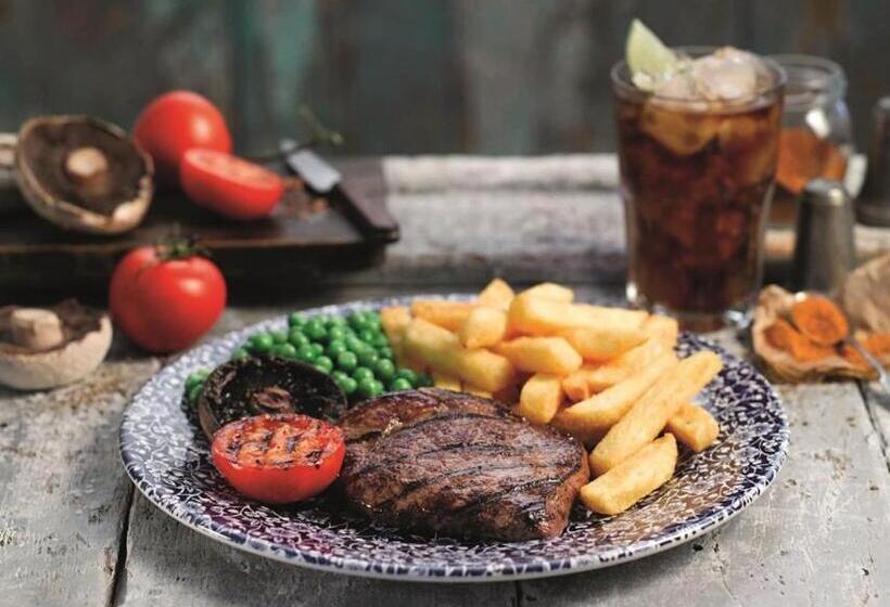 בית מלון כפרי The Golden Hope Wetherspoon