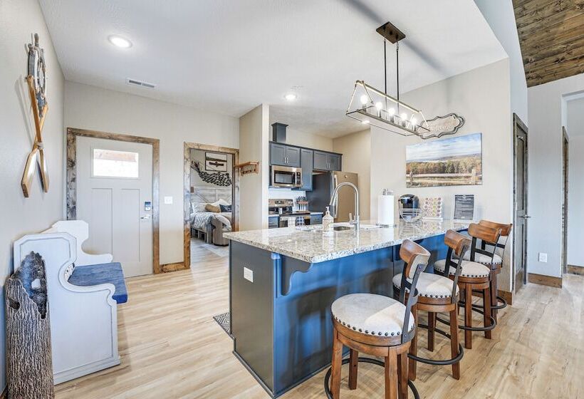 Branson Log Cabin Near Silver Dollar City & Lake!