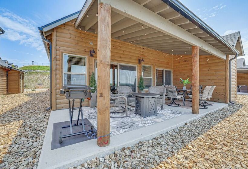 Branson Log Cabin Near Silver Dollar City & Lake!