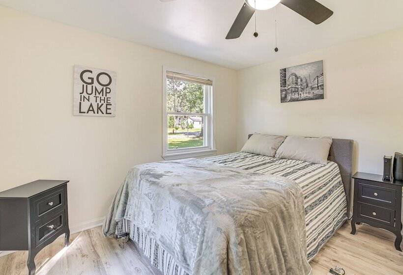 Cadillac Cottage W/ Grill: Walk To Lake Cadillac!