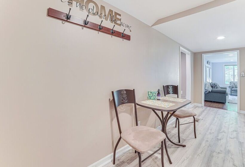 Cadillac Cottage W/ Grill: Walk To Lake Cadillac!