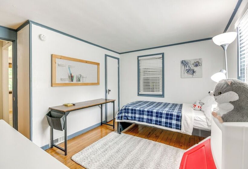 3 Mi To Dtwn Syracuse: Home W/ Fenced Yard!