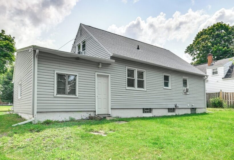 3 Mi To Dtwn Syracuse: Home W/ Fenced Yard!