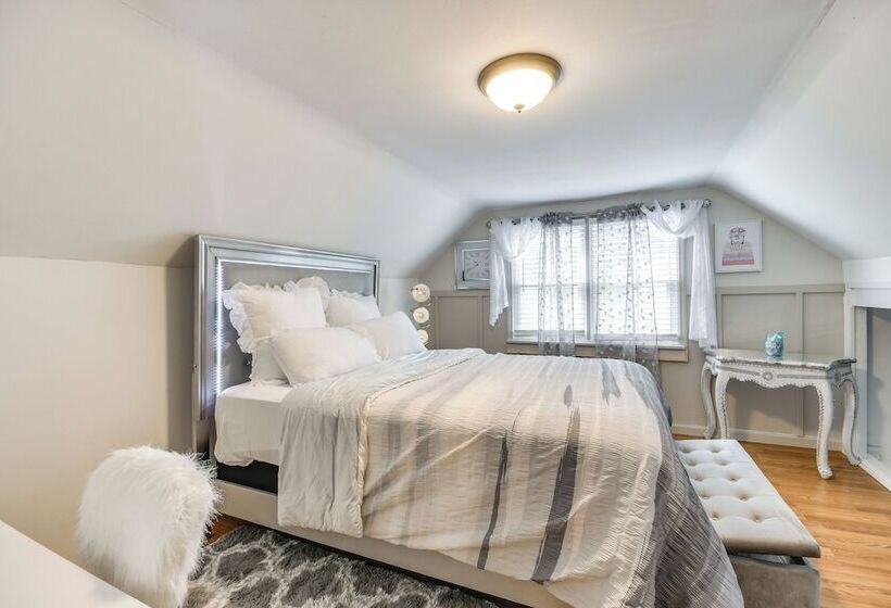 3 Mi To Dtwn Syracuse: Home W/ Fenced Yard!