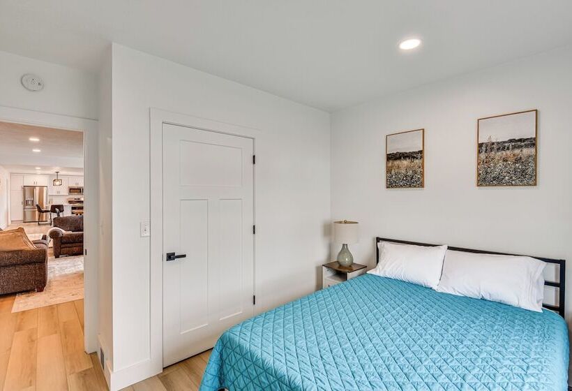 Charming Middlebury Retreat W/ Patio & Fire Pit