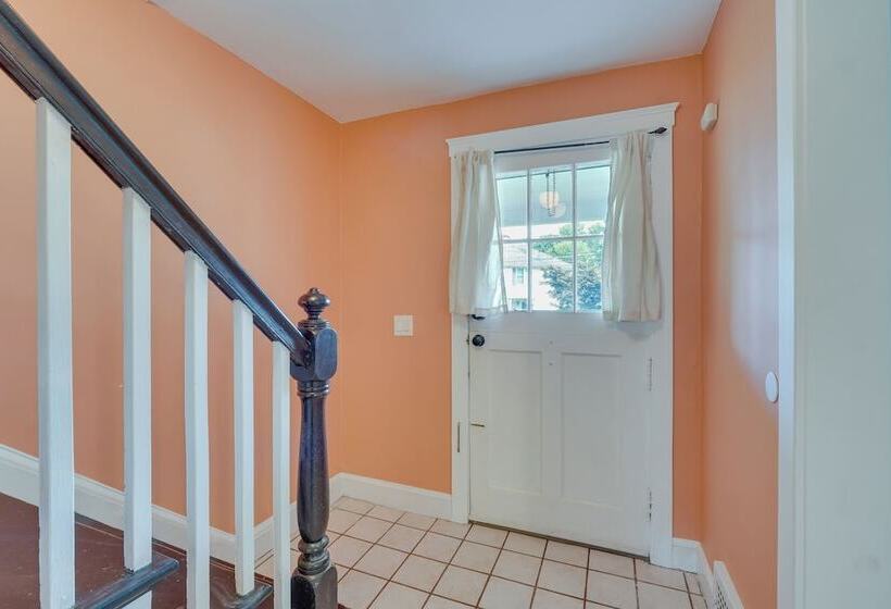 Colorful Home ~ 1 Mi To Hudson River!