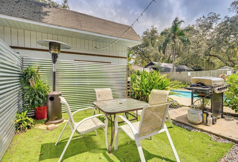 Cozy Tampa Retreat W/ Pool ~ 11 Mi To Downtown