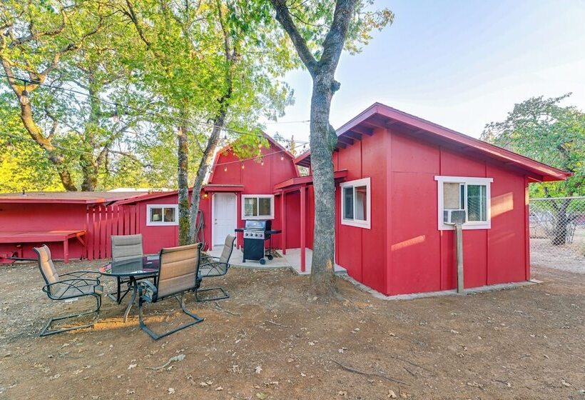 Grants Pass Cottage ~ 8 Mi To Rogue River!