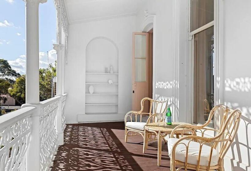 فندق فئة نجمة واحدة Fitzroy Private Rooms   132 Nicholson Homestay
