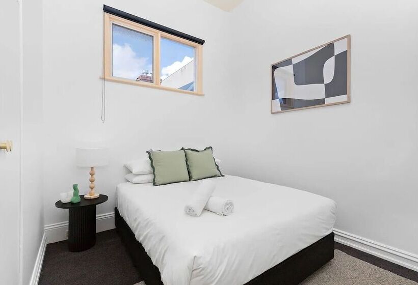 فندق فئة نجمة واحدة Fitzroy Private Rooms   132 Nicholson Homestay