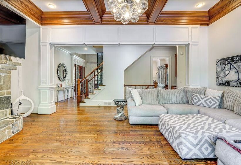 Luxe Atlanta Home ~ 12 Mi To Downtown!