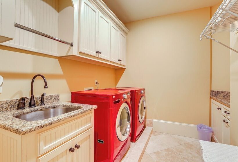 Luxe Atlanta Home ~ 12 Mi To Downtown!