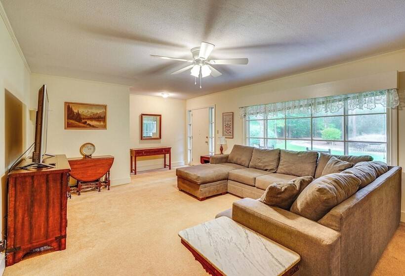 Peaceful Lumberton Home   7 Mi To Dtwn Riverwalk!