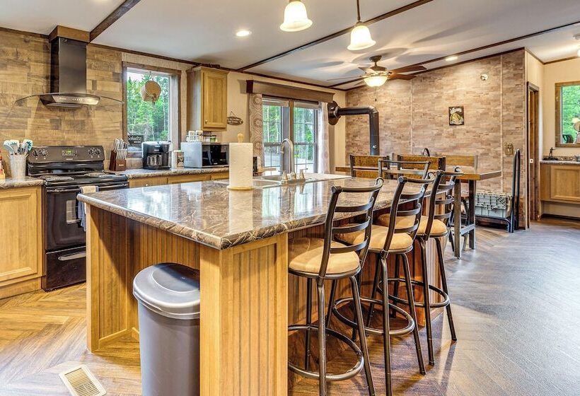 4 Mi To Lake Francis: Peaceful Pittsburg Home