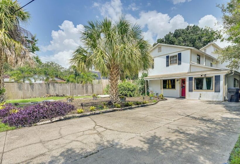 ~ 5 Mi To Beaches: Spacious Tampa Bay Home!