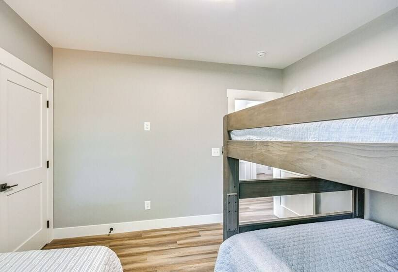 Private Hot Tub: Lakefront Connelly Springs Escape