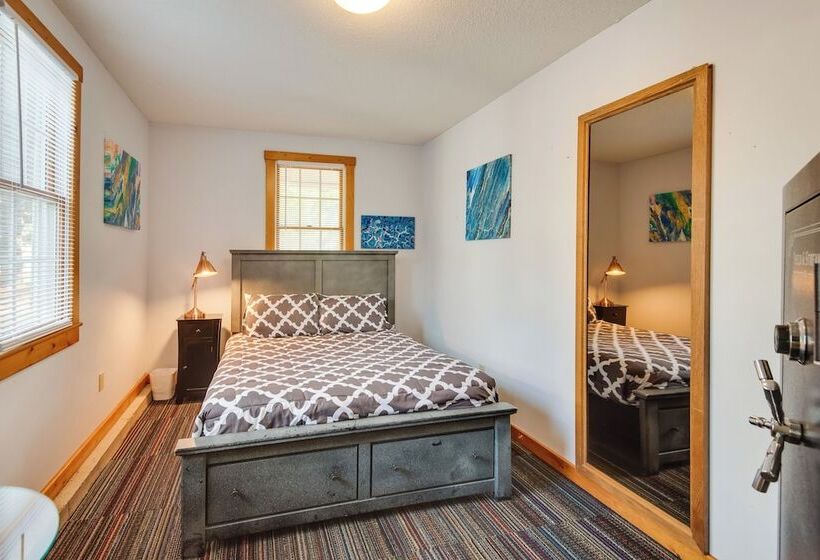 5 Acre Graceland Family Home In West Des Moines