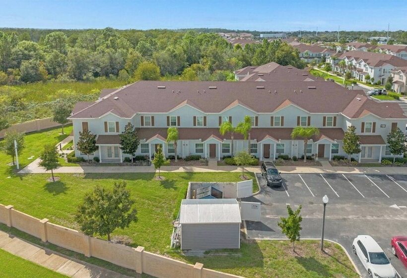 Beautiful Townhouse Next To Disney Parks 04