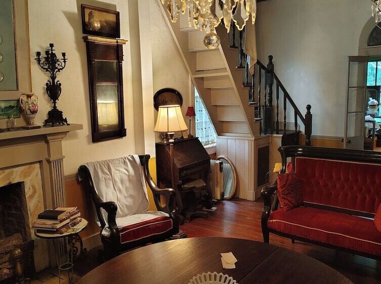 مبيت وإفطار Lafleur Guest House