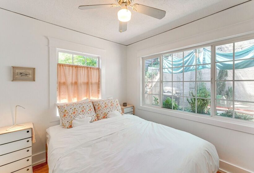 Bright & Mod Bungalow: 2 Mi To Downtown La!
