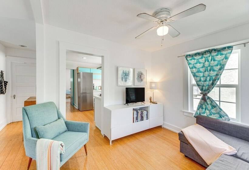 Bright & Mod Bungalow: 2 Mi To Downtown La!