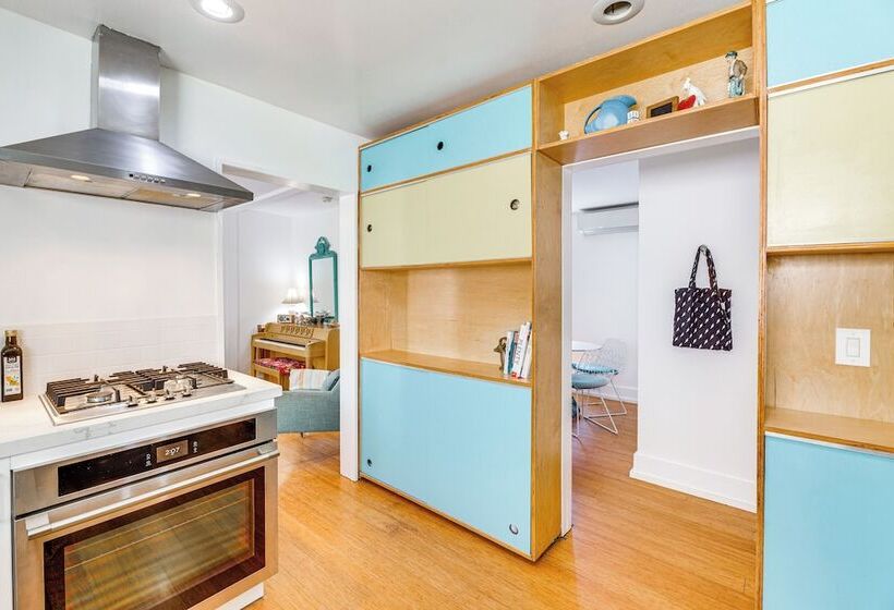 Bright & Mod Bungalow: 2 Mi To Downtown La!