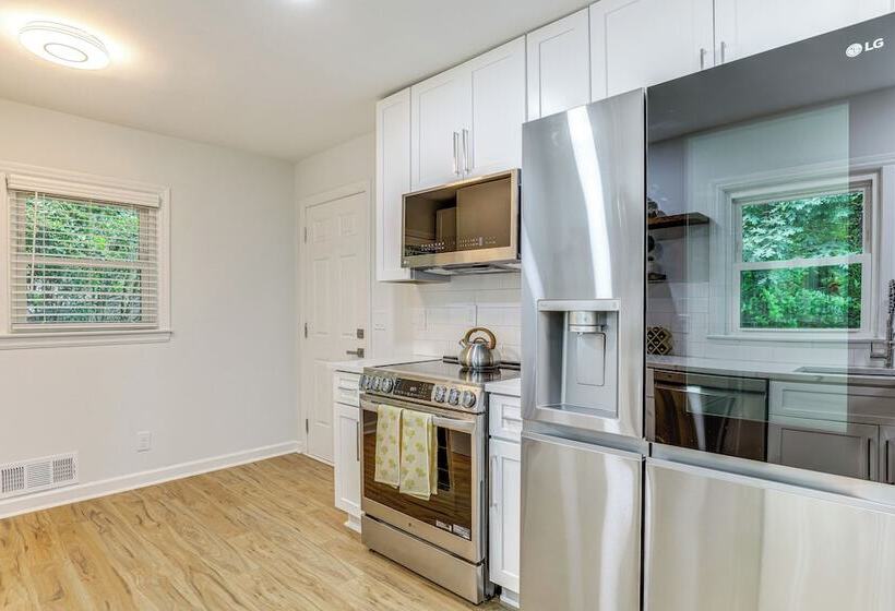 Chamblee Home W/ Fireplace Near Hospitals