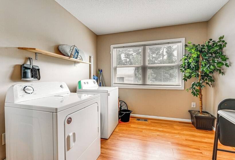 Charming Wilmington Home W/ Large Yard & Grill!