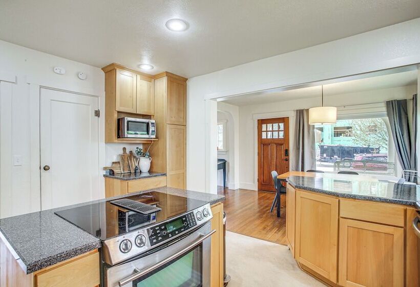 Chic Coeur D Alene Home W/ Patio, 1 Mi To Downtown