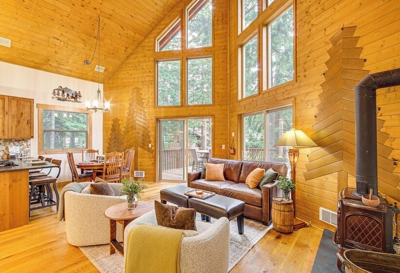 Cle Elum Cabin W/ Hot Tub, 4 Grills & Game Room!