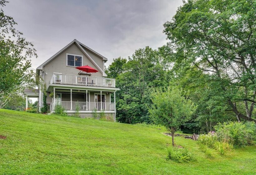 Family Friendly Retreat In Barre: 2 Spacious Decks