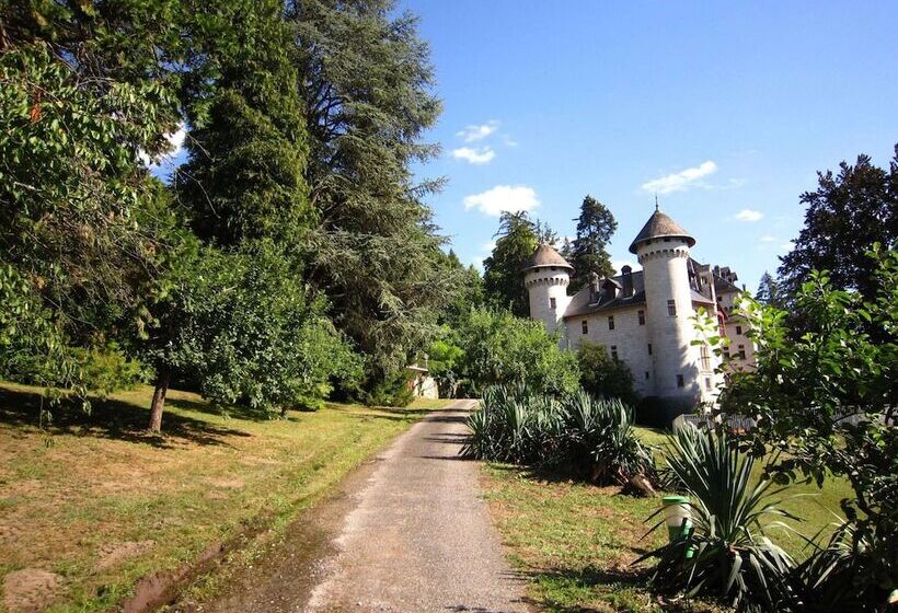 호텔 Renovated Castle Apartment With Swimming Pool