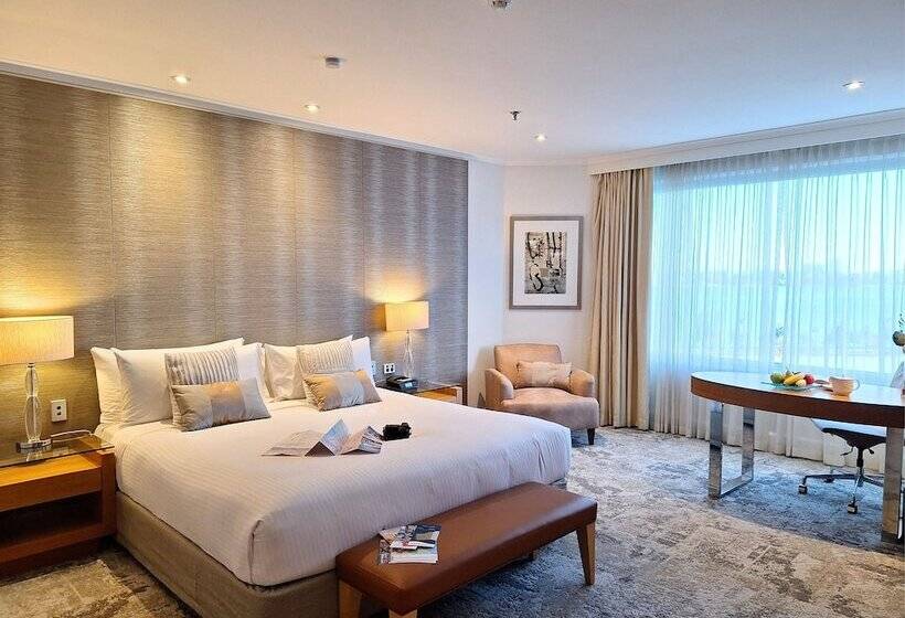 هتل Residence On Langley Park