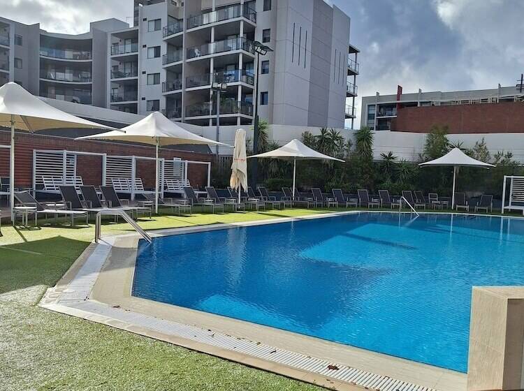 هتل Residence On Langley Park