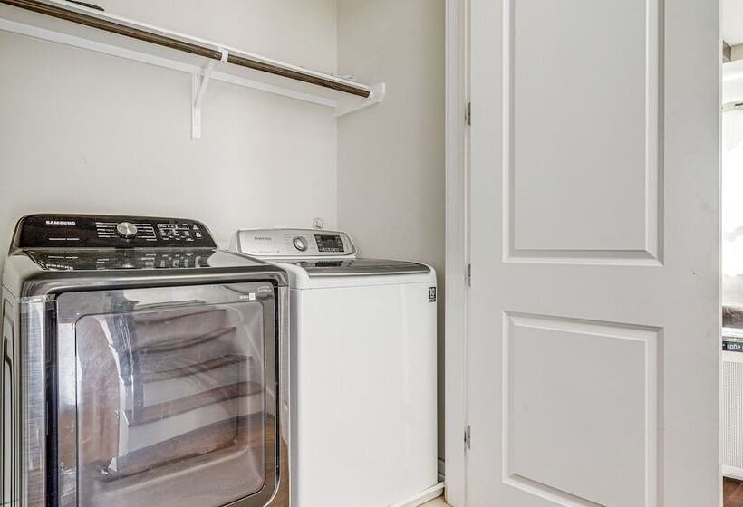 Houston Home W/ Rooftop Patio   3 Mi To Downtown!