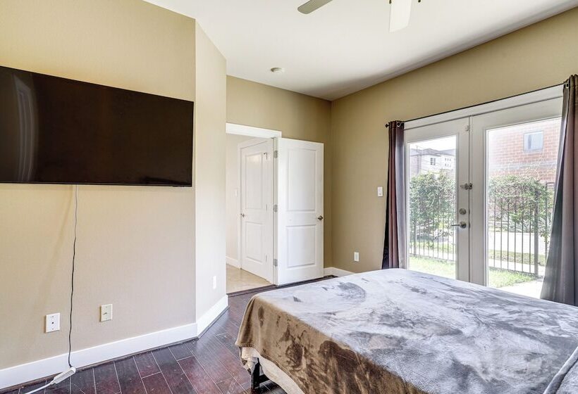 Houston Home W/ Rooftop Patio   3 Mi To Downtown!