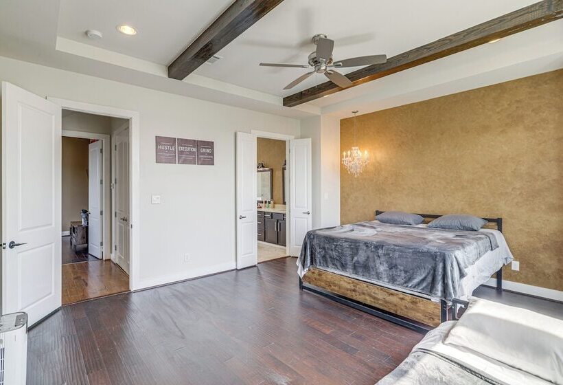 Houston Home W/ Rooftop Patio   3 Mi To Downtown!