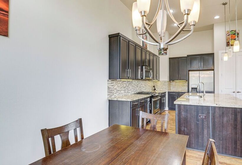 Houston Home W/ Rooftop Patio   3 Mi To Downtown!