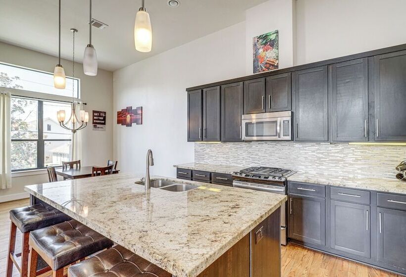 Houston Home W/ Rooftop Patio   3 Mi To Downtown!