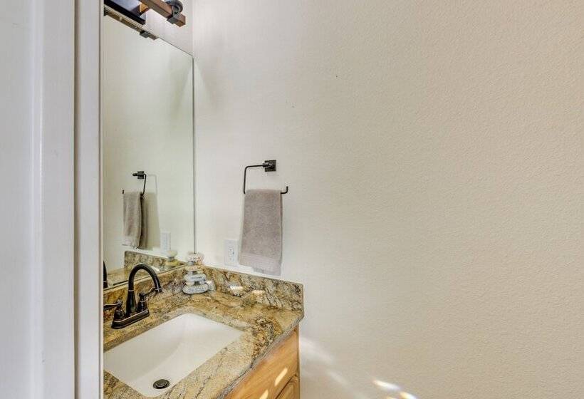 Lakefront Gladewater Retreat W/ Dock + Hot Tub!