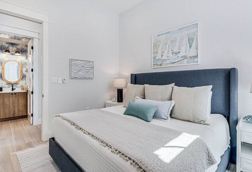 Lakeside Luxury 230 Lak