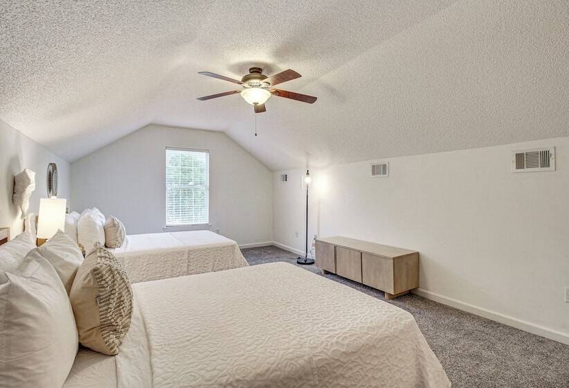 Pet Friendly Savannah Home W/ Cozy Fireplace!