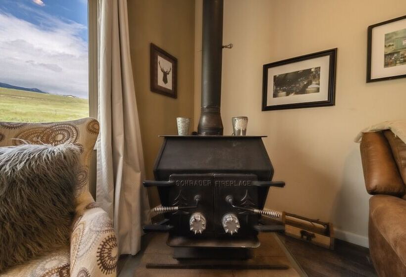 Saddlehorn Ridge Cabin