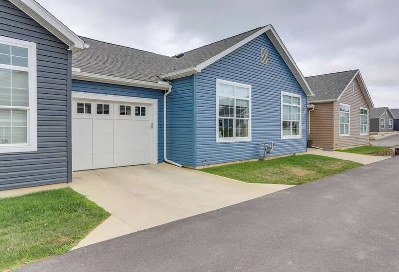 Lakeside Marblehead Home W/ Screened Patio!