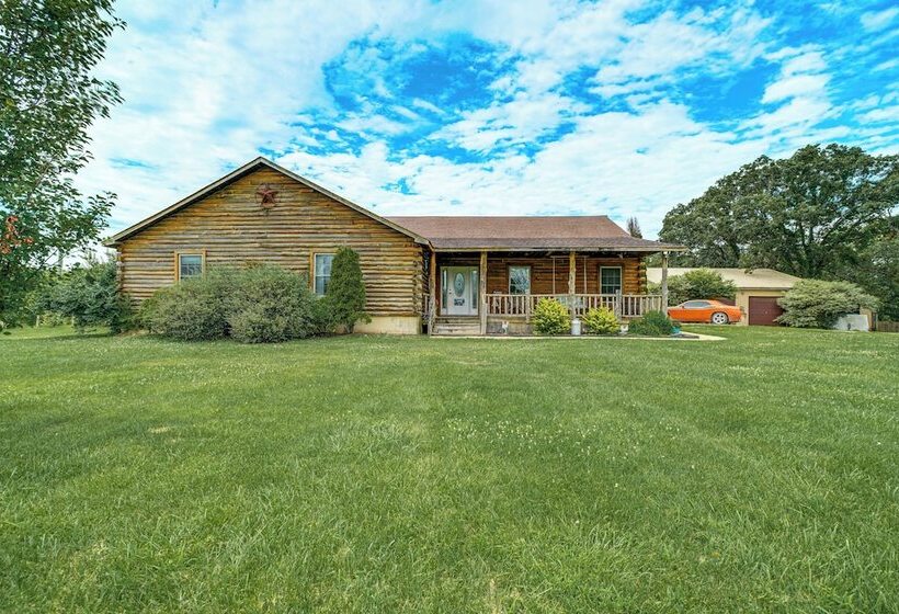 Spacious Ozarks Family Home   Private Pool & Grill