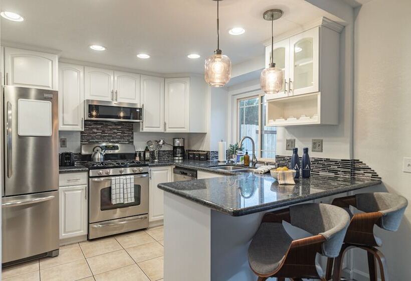 Sweetwater By Avantstay Yard W/ Hottub & Firepit